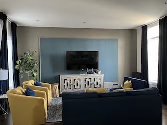 Successful Airbnb property: Minutes to downtown/15 beds/karaoke/rooftop view in Green Hills Midtown