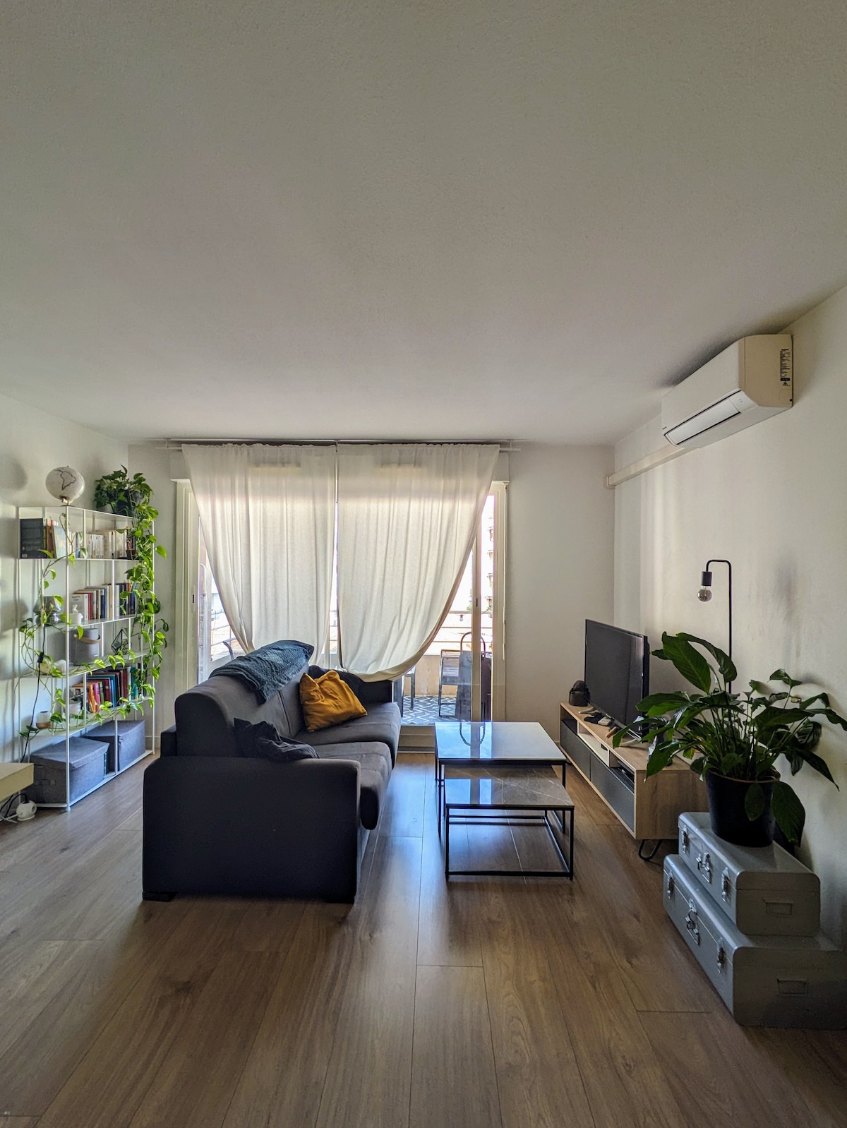 Annonce Airbnb populaire: 2-room beachfront rental à Nice