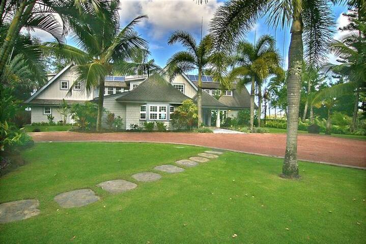 Oceanfront Dolphin House Hanalei gallery image 3