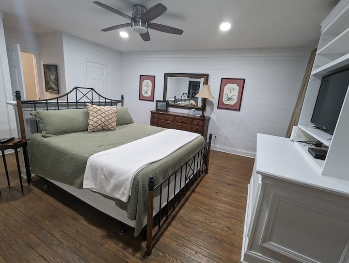 Letto matrimoniale grande con bagno privato e doccia