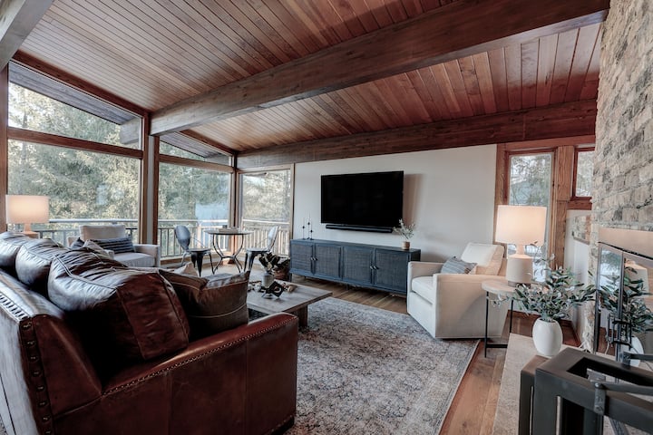 Luxury Bluff Retreat • 10 Minutes To Downtown - La Crosse, WI