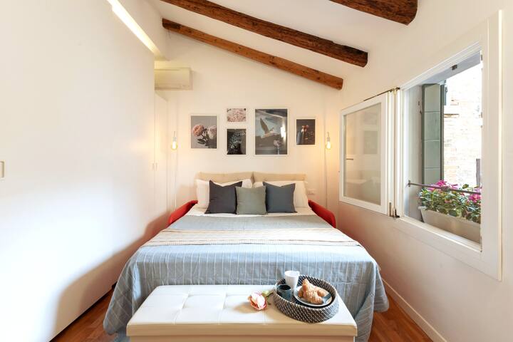 La Casa Più Centrale A Venezia, Con Corte Privata gallery image 5