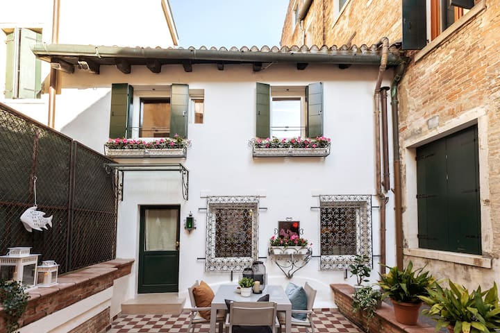 La Casa Più Centrale A Venezia, Con Corte Privata