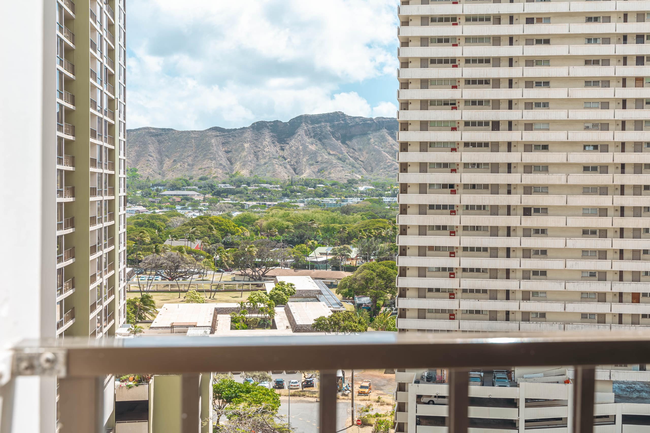 Condo in Honolulu · ★4.9 · 1 bedroom · 3 beds · 1 private bath - Image 45