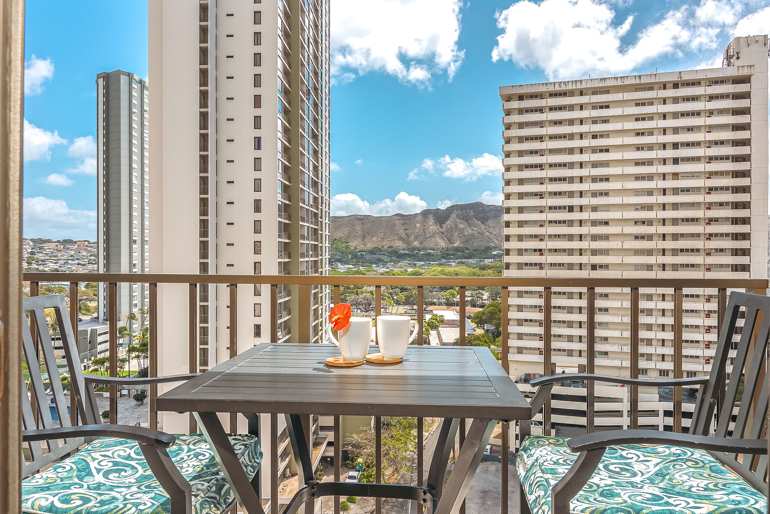 Condo in Honolulu · ★4.9 · 1 bedroom · 3 beds · 1 private bath - Image 39