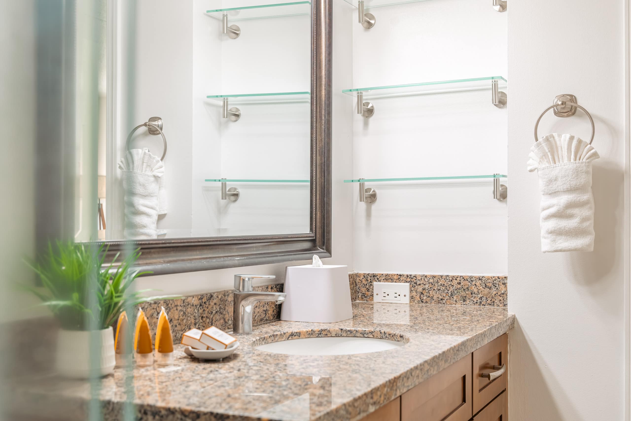 Condo in Honolulu · ★4.9 · 1 bedroom · 3 beds · 1 private bath - Image 36