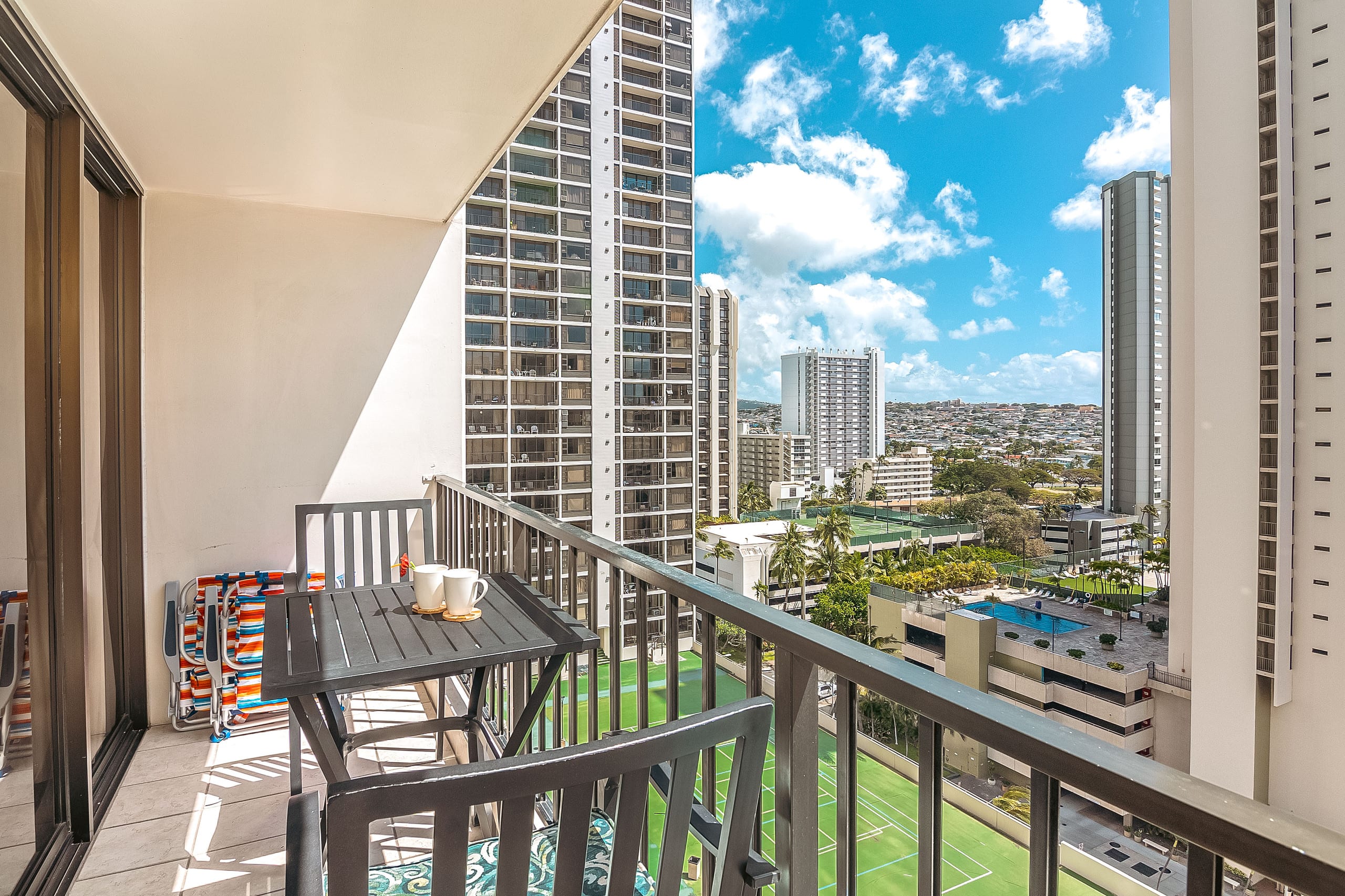 Condo in Honolulu · ★4.9 · 1 bedroom · 3 beds · 1 private bath - Image 40