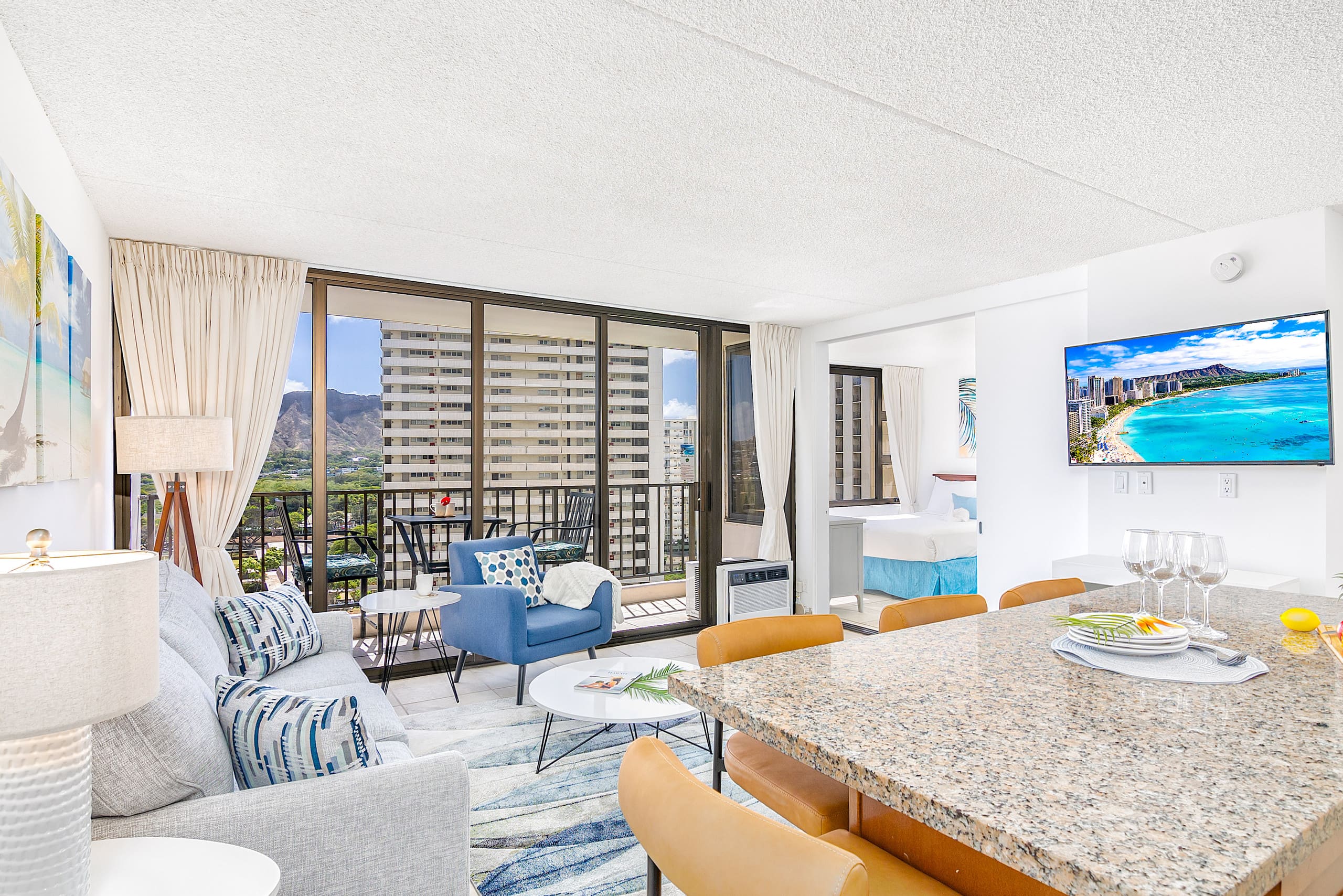 Condo in Honolulu · ★4.9 · 1 bedroom · 3 beds · 1 private bath - Image 4