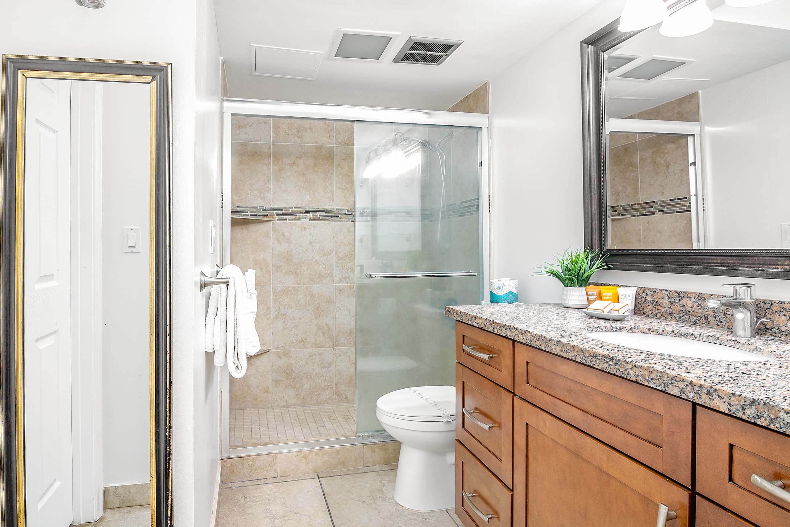 Condo in Honolulu · ★4.9 · 1 bedroom · 3 beds · 1 private bath - Image 35