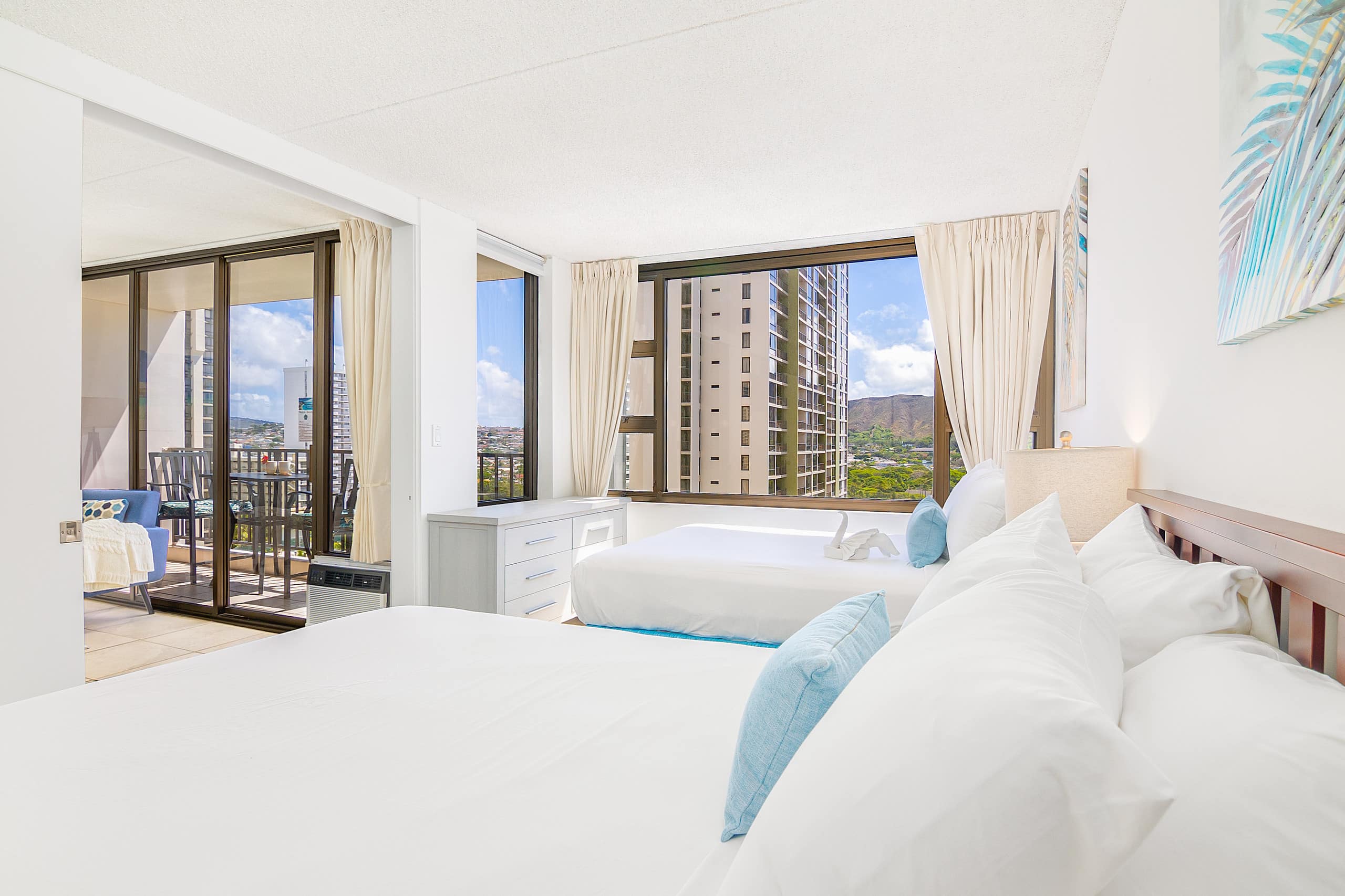 Condo in Honolulu · ★4.9 · 1 bedroom · 3 beds · 1 private bath - Image 28