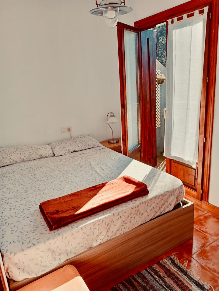 Спална соба 3: брачен кревет (широк 1,50 x 1,90 см), има балкон