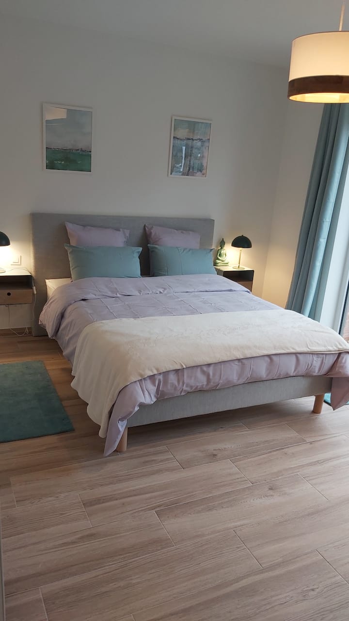 Celadon dvokrevetna soba s bračnim krevetom i vlastitom kupaonicom