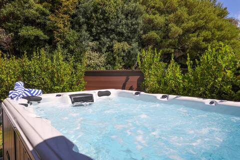 Eagles Nest - Kinloch - Views, Spa Pool & 5 bdrms