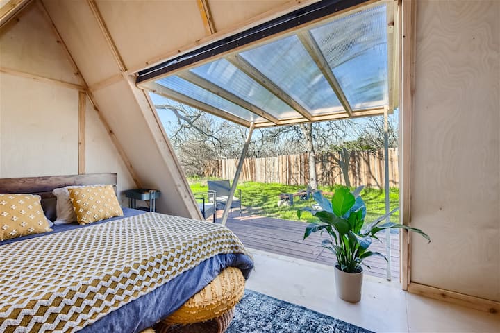 A-frame Cabin - 20 Min To Dta - Cedar Creek, TX