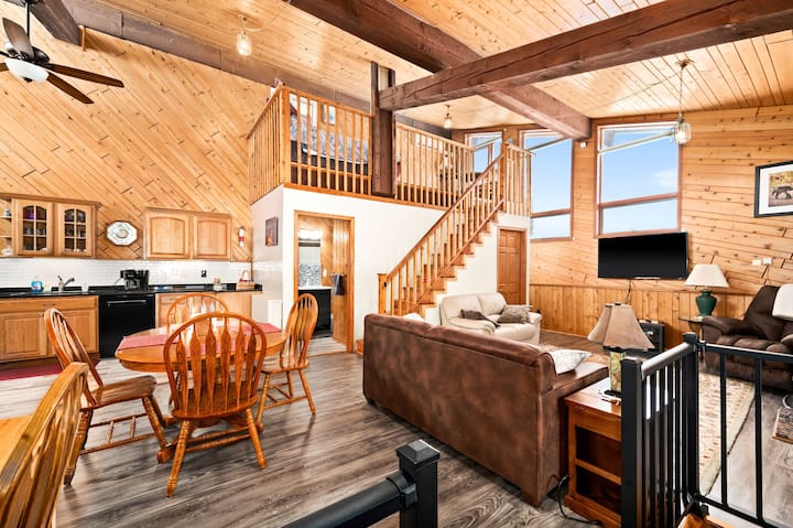 Lakeview chalet by Gooseberry Falls with sauna