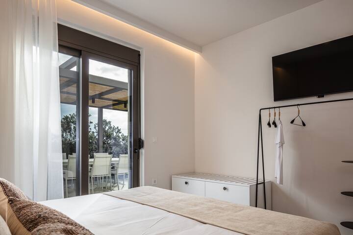 Dormitorio con baño privado en la planta baja