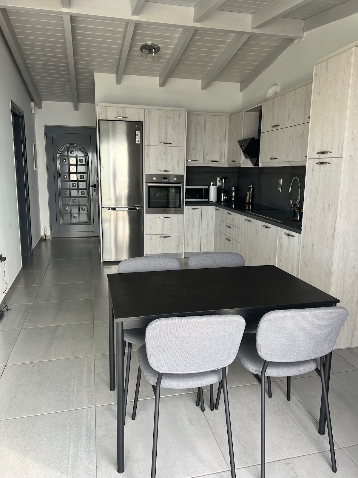 Aqua Vista 180° Sea View Apartment — Apartament — închiriere de vacanță cu vedere la mare în Agios Dimitrios, Greece, Atena, Grecia — fotografia 4 a proprietății | Aqua Vista Rentals