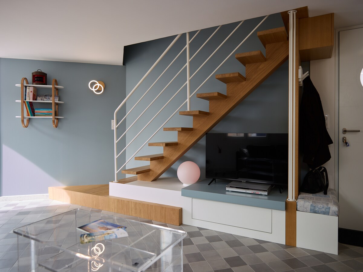 Top performing Airbnb: House with sea view, private terrace and beach 30 m away in Vaux Sur Mer