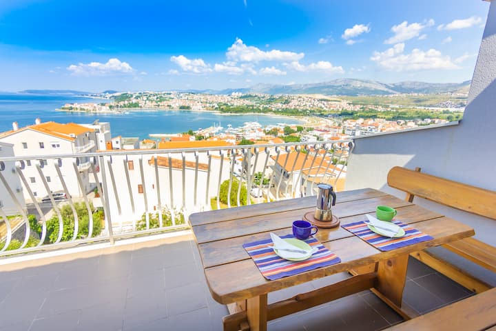 Lovely Apt with terrace&amazing view near Split