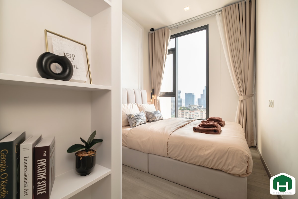 Спална соба со брачен кревет (широк 150 – 179 см)