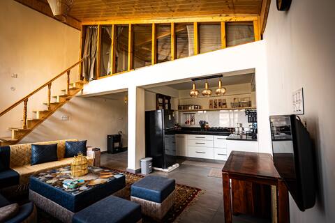 Cosy 1bhk w/ Loft | Itsy Bitsy