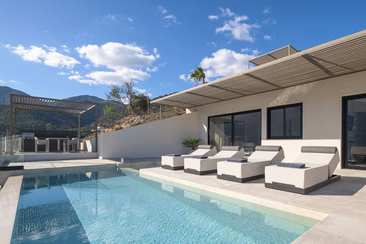 Cueva Villa I, a unique escape by the sea gallery image 3