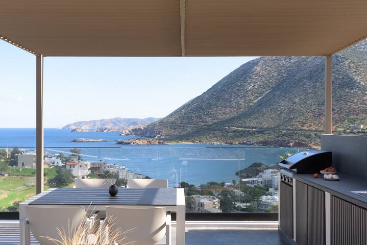 Cueva Villa II, with Pool, SeaViews & close to Sea gallery image 3