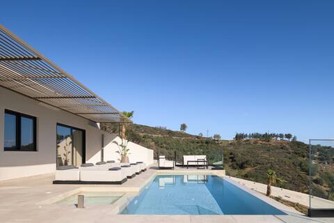 Cueva Villa II, with Pool, SeaViews & close to Sea