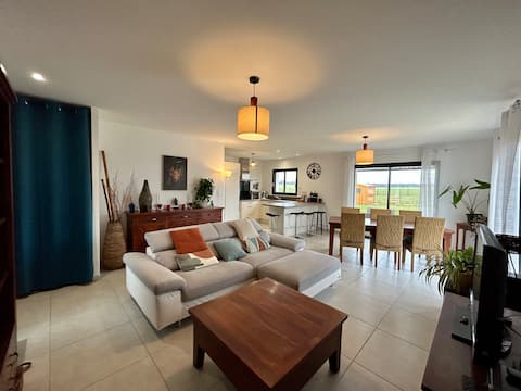 Modern and warm house 15 minutes from Futuroscope
