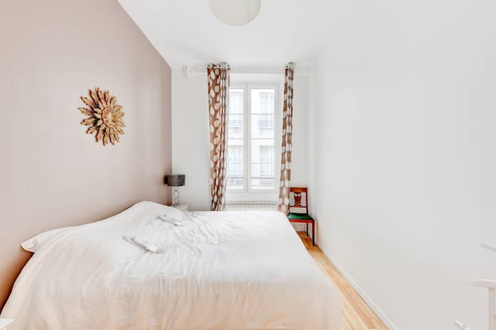  غرفة مع مروحة.