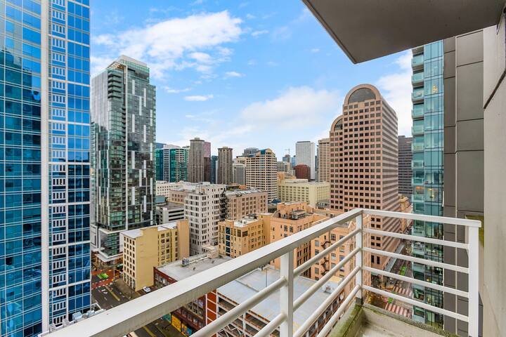 NewMark Tower’s Water Wheel Condo with Sea Views gallery image 3