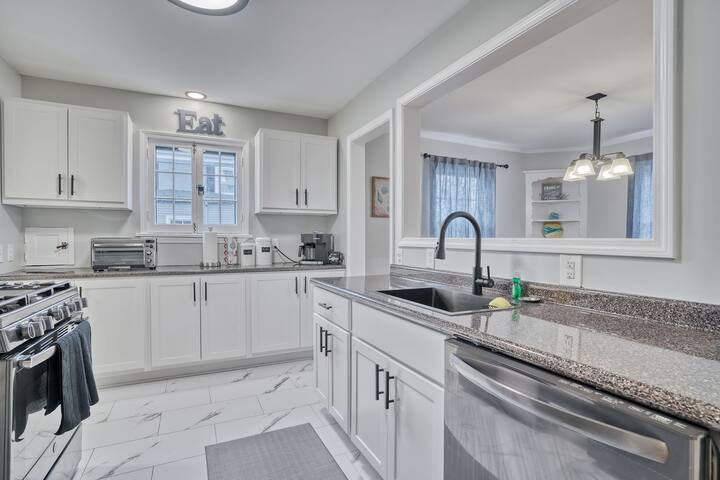 Seahorse House, Charlotte Beach, Rochester, NY gallery image 4