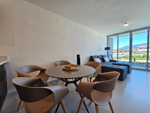 Altamira Luxe Spacious with Pool and Amenities 403