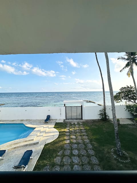 Beachfront villa in Guayacanes