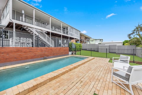 Hillcrest House—A Poolside Retreat on the Coast