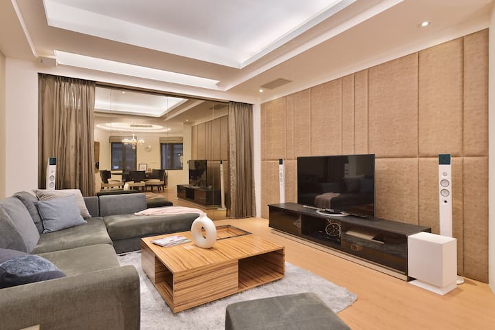 MRT Zongshan/8ppl~4b2b /night market/Taipei Main