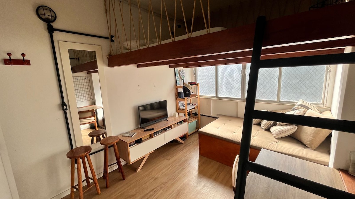 Popular Airbnb listing: Cozy studio in Praça da Bandeira in Praça Da Bandeira