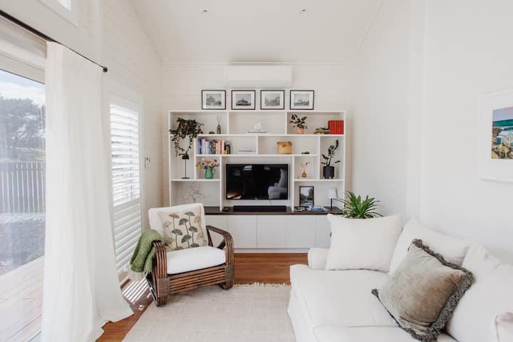 Picturesque Beach Getaway: Garden ~ View ~ Parking - Ōpōtiki