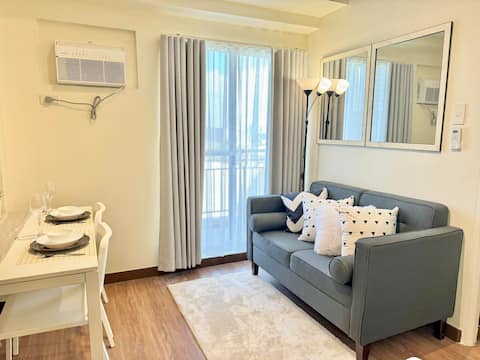 Cityscape Comfort 1-BR | Washer | Near Rizal Med