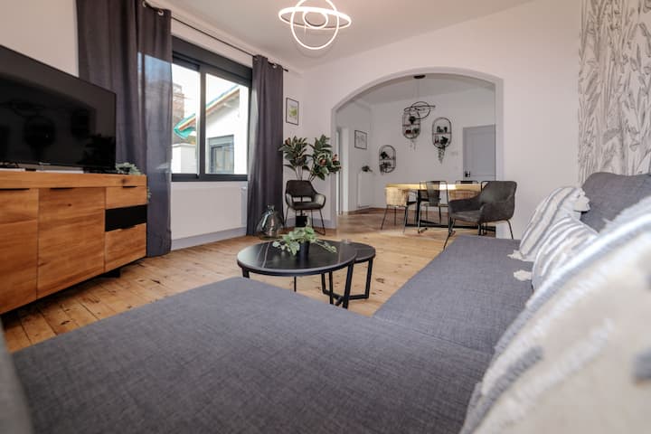 Grand Gite Proche Centre-ville Pour 24 Personnes - Clermont-Ferrand