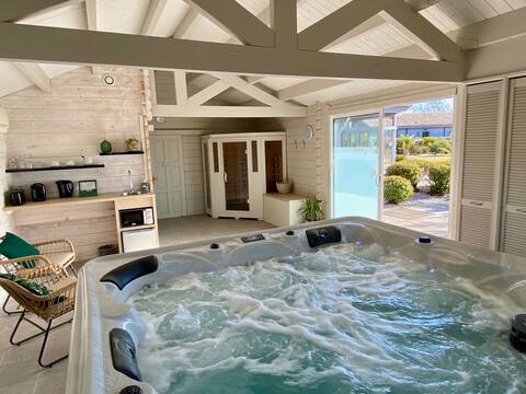 Les Chalets – 7 bedrooms – Pool, Spa and Sauna