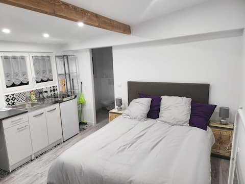 Independent room in 1 courtyard