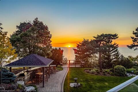 The Brentwood-Waterfront Retreat
