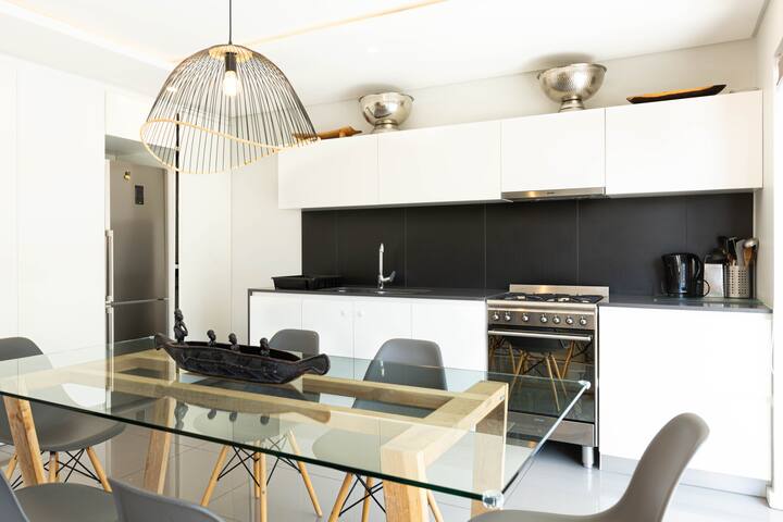 Light and spacious 2 bed apt gallery image 4