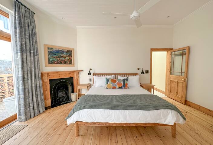 Stylish I Unique Cottage I WiFi I Fireplace gallery image 4