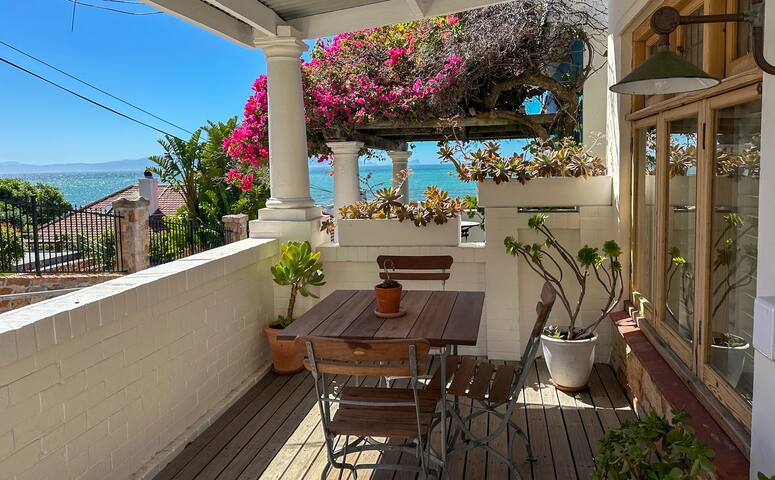 Stylish I Unique Cottage I WiFi I Fireplace gallery image 5