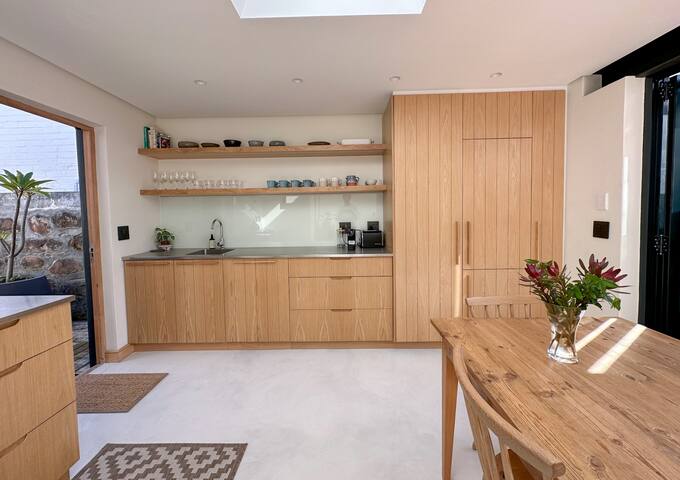 Stylish I Unique Cottage I WiFi I Fireplace gallery image 2