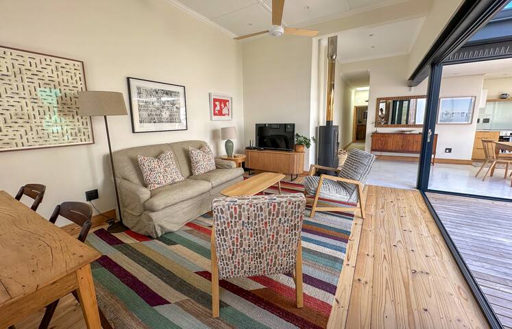 Stylish I Unique Cottage I WiFi I Fireplace gallery image 3