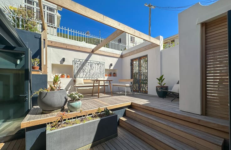 Stylish I Unique Cottage I WiFi I Fireplace