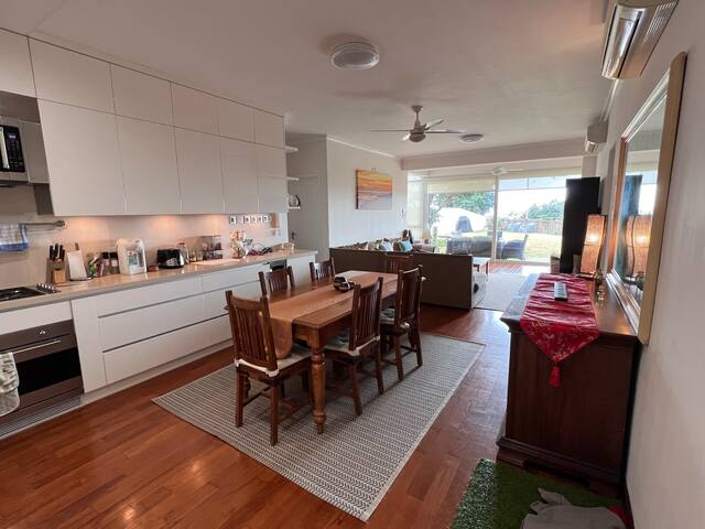 “Beautiful Garden Home with Stunning View” gallery image 4